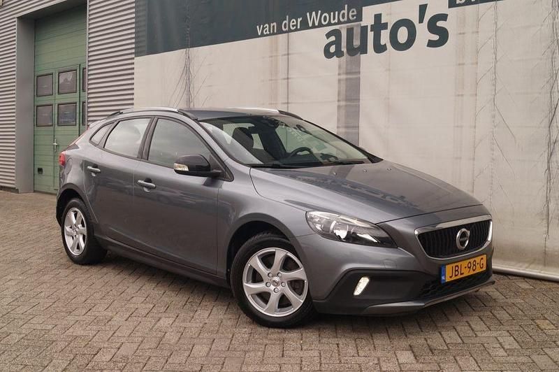 Gebraucht Volvo V40 CC Kinetic 120 PS (88 kW) 2018 Grau Kombi