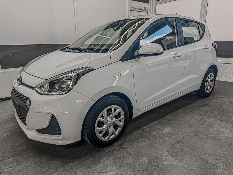 Weiß Gebraucht 2018 Hyundai i10 Kleinwagen | 6.990 € (Guter Preis) - Bild 1/4