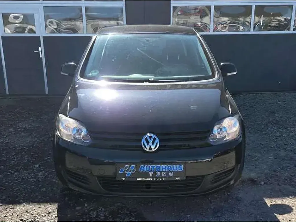 Gebraucht VW Golf VI Trendline 105 PS (77 kW) 2011 Deep black perleffekt (metallic) Kleinwagen