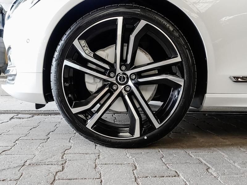 Gebraucht Volvo V90 Plus 197 PS (144 kW) 2024 Crystal white pearl Kombi