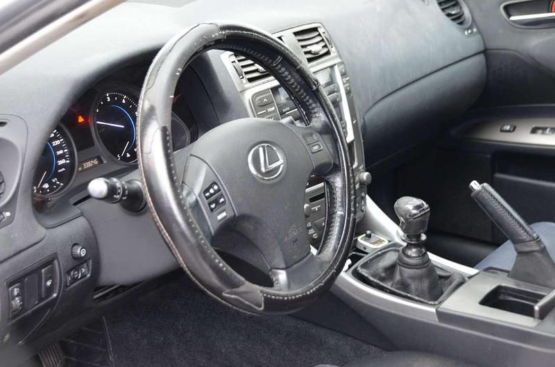 Gebraucht Lexus IS220d 177 PS (130 kW) 2007 Silver mica metallic Limousine