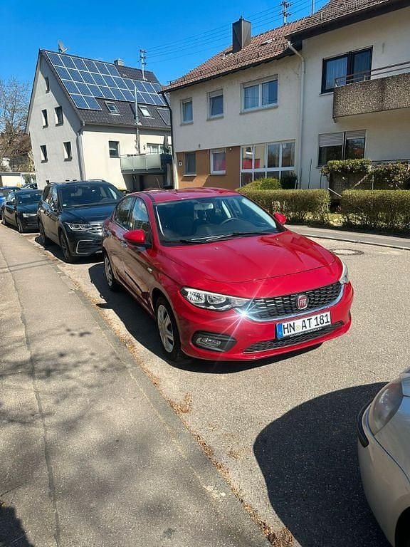 Gebraucht Fiat Tipo Lounge 95 PS (69 kW) 2016 Rot Limousine