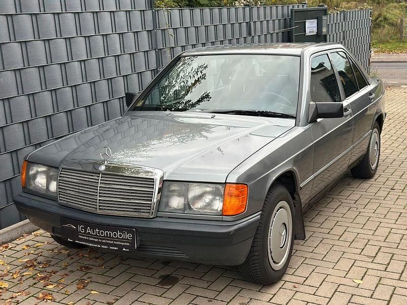 Grau Gebraucht 1989 Mercedes 190 Limousine | 6.970 € - Bild 1/4