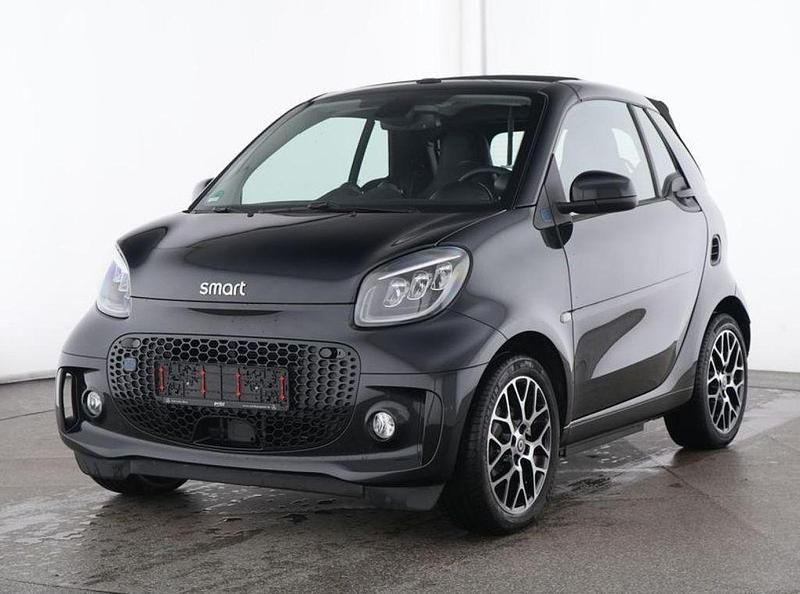 Schwarz (black (schwarz)) Gebraucht 2023 Smart ForTwo Electric Drive Prime Exclusive Cabrio | 19.777 € (Teuer) - Bild 1/4