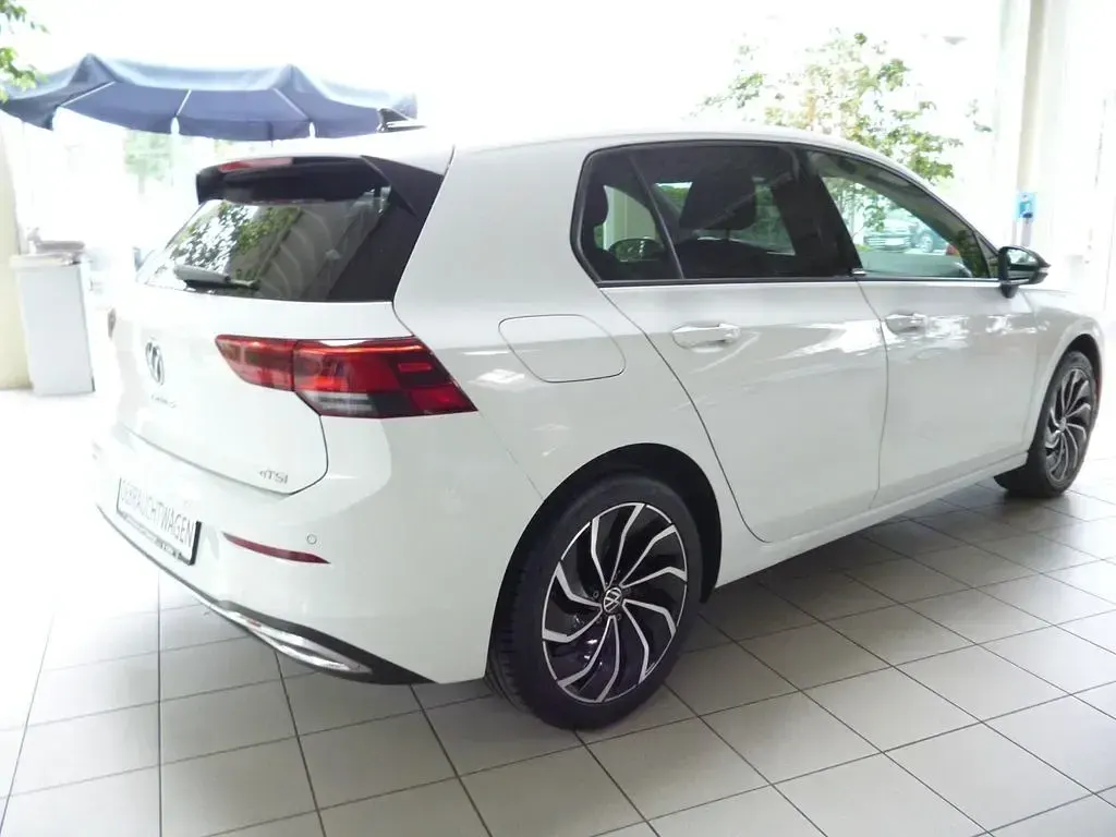 Gebraucht VW Golf VIII Move 150 PS (110 kW) 2023 Weiß Limousine