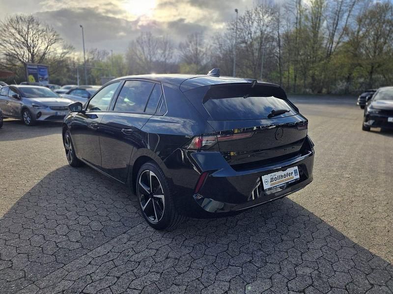 Gebraucht Opel Astra 131 PS (96 kW) 2024 Karbon schwarz Limousine