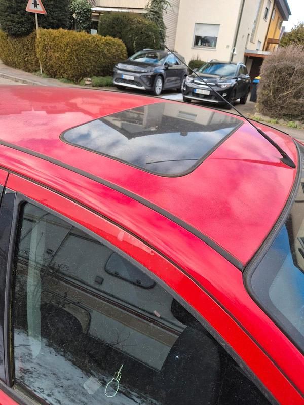 Gebraucht Ford Focus 74 PS (54 kW) 2002 Rot Limousine