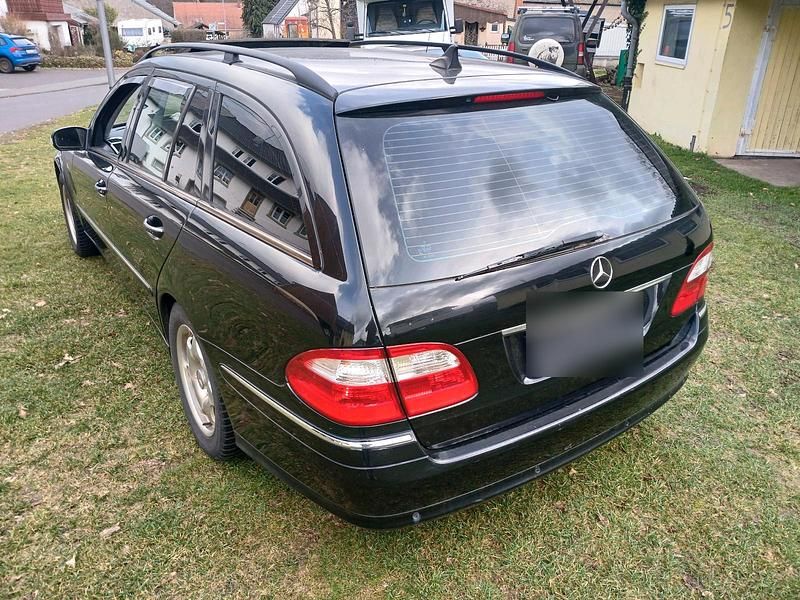 Gebraucht Mercedes E200 163 PS (119 kW) 2005 Schwarz Kombi