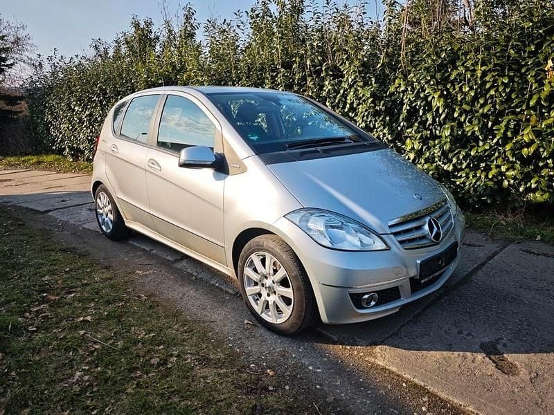 Gebraucht Mercedes A160 95 PS (69 kW) 2011 Silber Van / Kleinbus