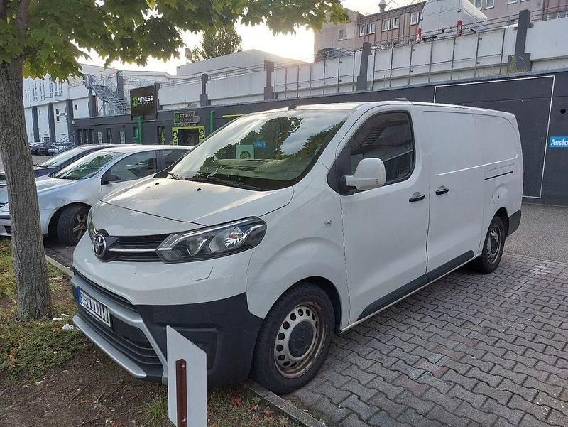 Weiß Gebraucht 2017 Toyota Proace Van | 6.990 € (Etwas zu teuer) - Bild 1/4