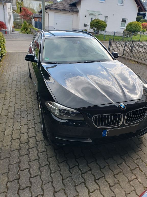 Schwarz Gebraucht 2013 BMW 520 Kombi | 9.900 € (Fairer Preis) - Bild 1/4
