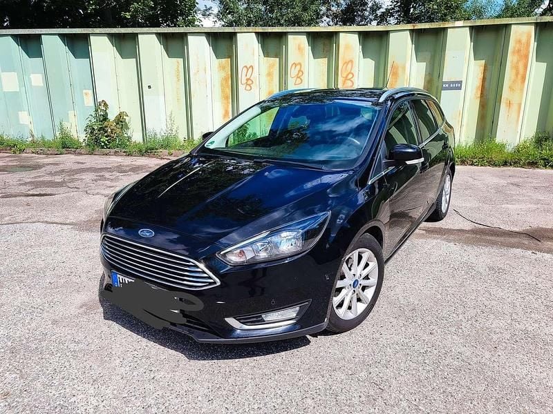 Gebraucht Ford Focus Titanium 125 PS (91 kW) 2016 Schwarz Kombi