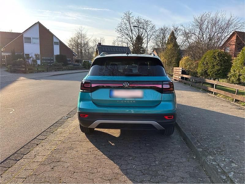Gebraucht VW T-Cross Move 110 PS (80 kW) 2023 Blau SUV