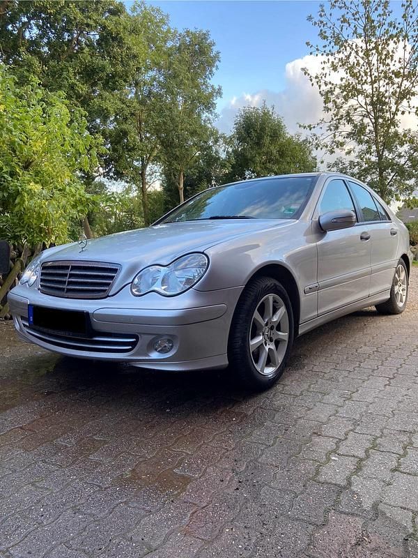 Silber Gebraucht 2005 Mercedes C180 Limousine | 2.800 € (Guter Preis) - Bild 1/4