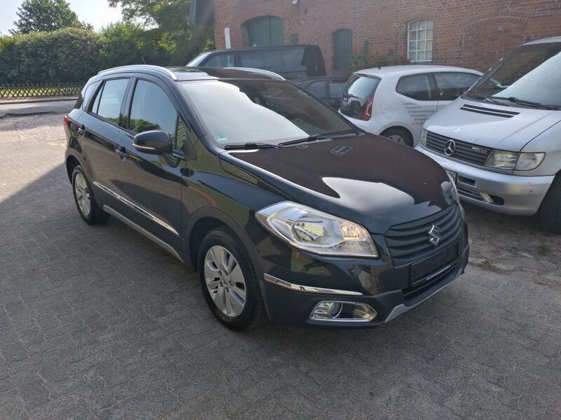 Schwarz Gebraucht 2013 Suzuki SX4 S-Cross SUV | 7.999 € (Fairer Preis) - Bild 1/4