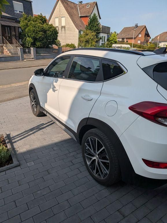 Gebraucht Hyundai Tucson Passion 178 PS (130 kW) 2017 Weiß SUV