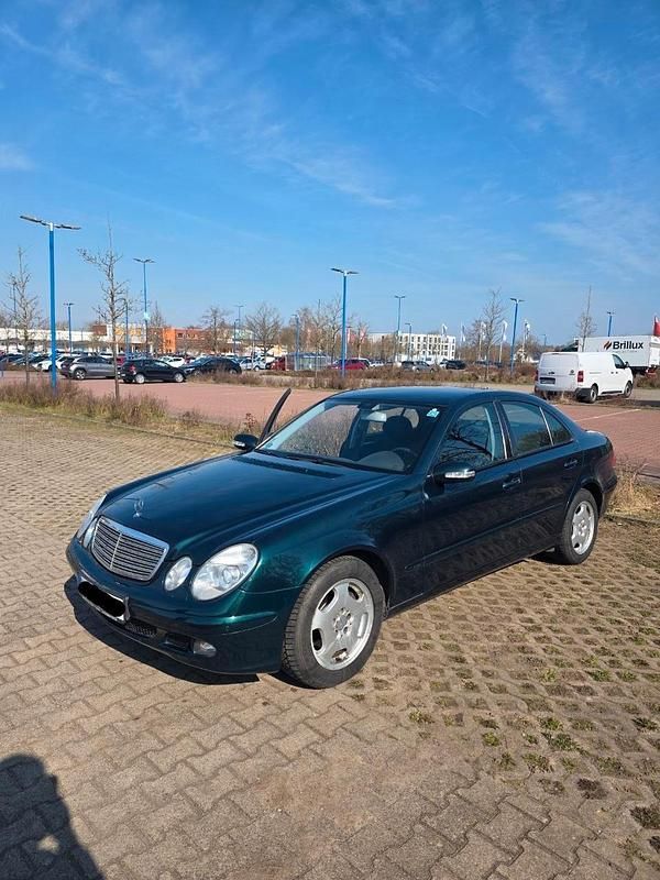 Gebraucht Mercedes E220 150 PS (110 kW) 2005 Grün Limousine
