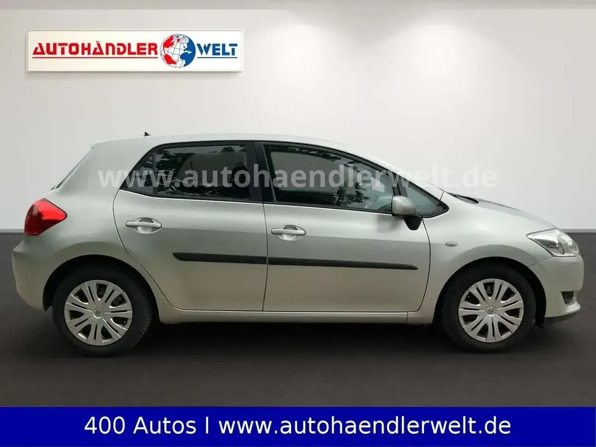 Gebraucht Toyota Auris 97 PS (71 kW) 2007 Silber Kleinwagen