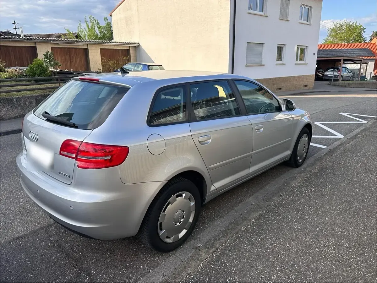 Gebraucht Audi A3 90 PS (66 kW) 2010 Silber Kleinwagen