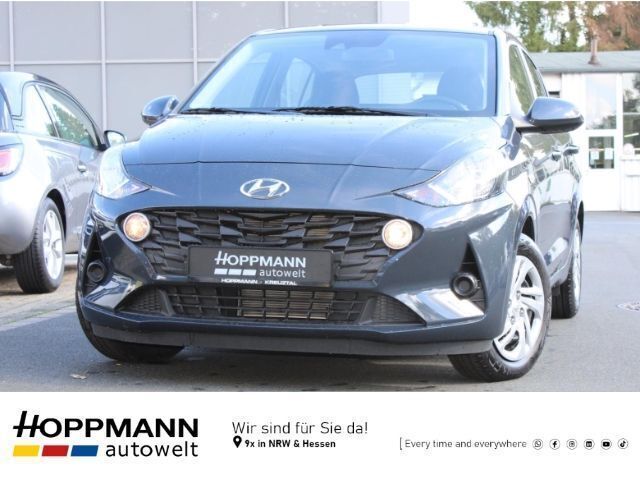 Grau Gebraucht 2021 Hyundai i10 Advanced Kleinwagen | 15.990 € (Teuer) - Bild 1/1