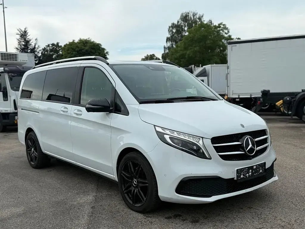 Gebraucht Mercedes V300 AMG 237 PS (174 kW) 2021 Weiß Van / Kleinbus