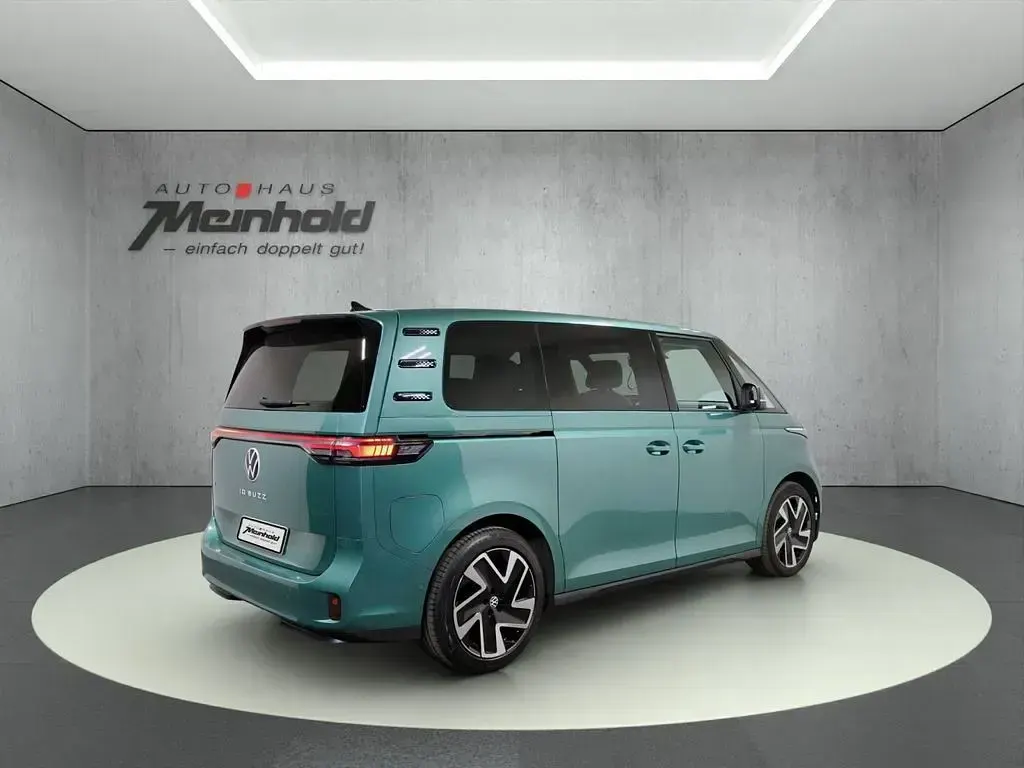 Gebraucht VW ID. Buzz Pro 150 kW (204 PS) 2023 Bay leaf green metallic Van / Kleinbus
