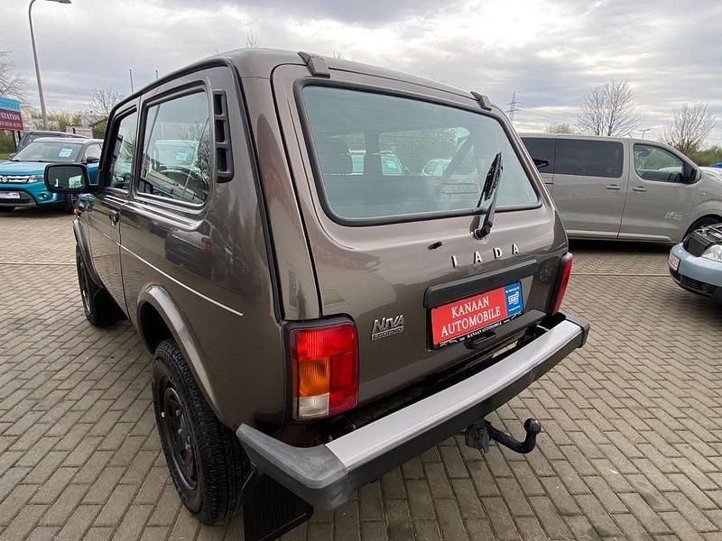 Gebraucht Lada niva 83 PS (61 kW) 2022 Braun SUV