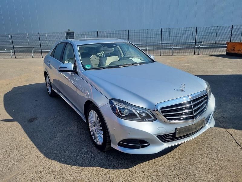 Gebraucht Mercedes E300 204 PS (150 kW) 2014 Silber Limousine