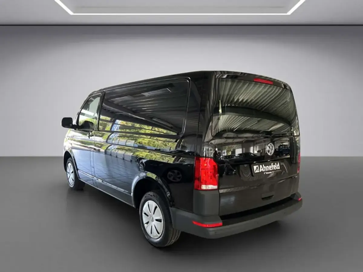 Gebraucht VW Transporter 150 PS (110 kW) 2024 Deep black Van