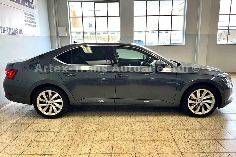 Gebraucht Skoda Superb Style 150 PS (110 kW) 2016 Grau Limousine