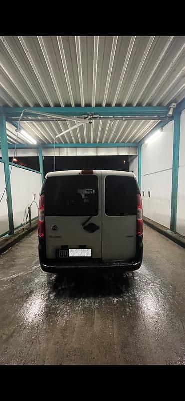 Weiß Gebraucht 2006 Fiat Doblò Van / Kleinbus | 1.500 € - Bild 1/4