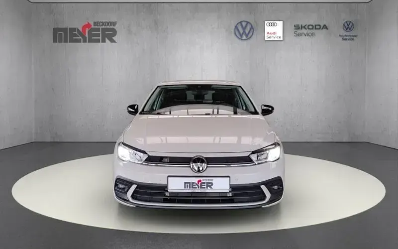 Neu VW Polo 95 PS (69 kW) 2025 Grau Limousine