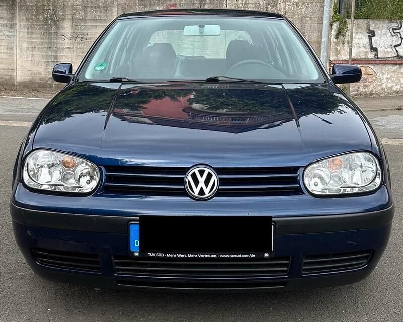 Blau Gebraucht 2001 VW Golf IV Edition Kleinwagen | 3.990 € (Fairer Preis) - Bild 1/4