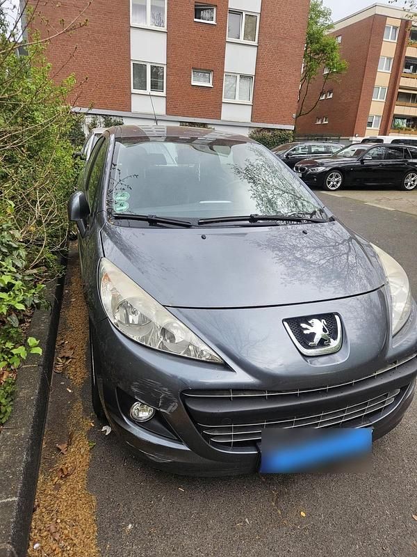 Gebraucht Peugeot 207 90 PS (66 kW) 2011 Grau Limousine