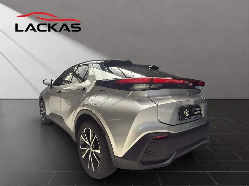 Gebraucht Toyota C-HR Team 140 PS (102 kW) 2024 Silver metallic (1l0)/ black (20 (metallic) SUV