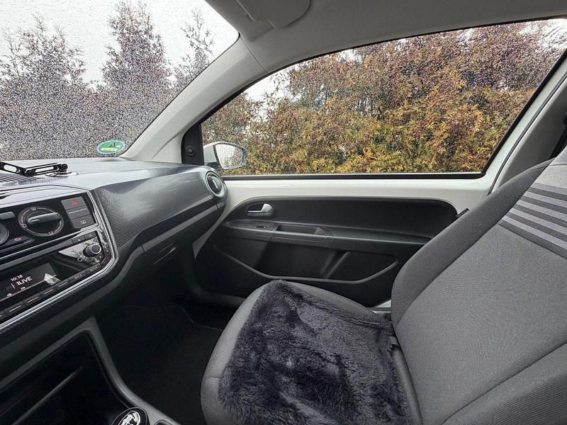 Gebraucht VW up! 60 PS (44 kW) 2019 Weiß Kleinwagen