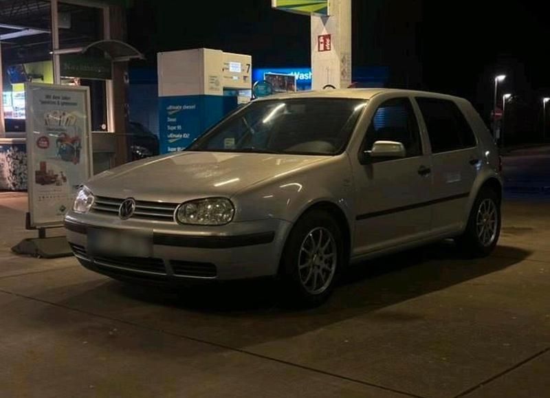 Silber Gebraucht 2000 VW Golf IV Kleinwagen | 1.499 € (Guter Preis) - Bild 1/4