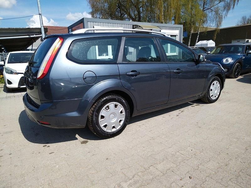 Usata Ford Focus 109 CV (80 kW) 2010 Grigio Station wagon
