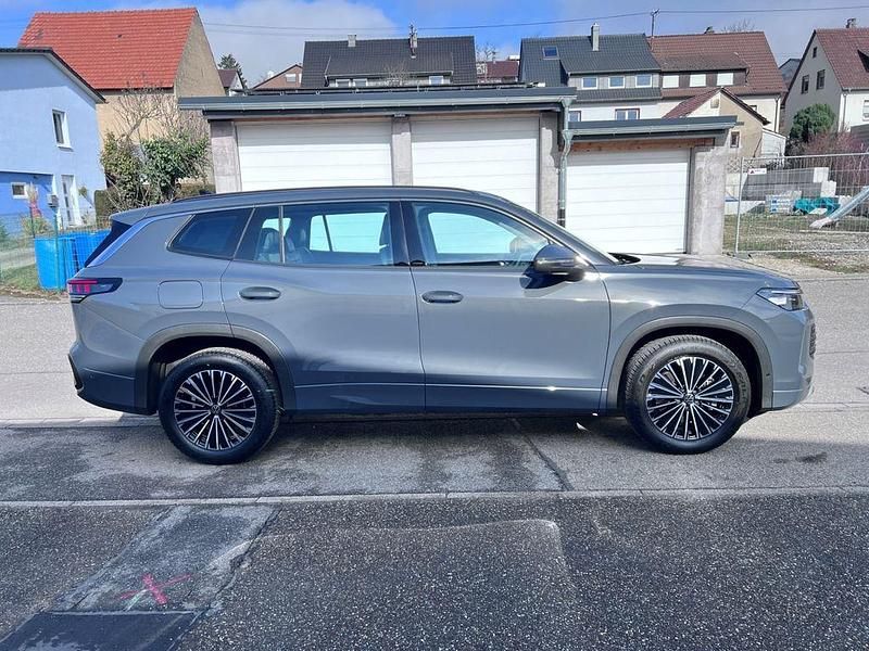 Gebraucht VW Tayron Life 150 PS (110 kW) 2025 Grau SUV