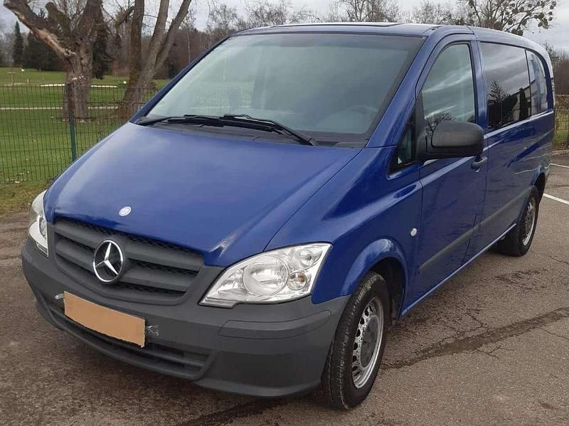 Blau Gebraucht 2011 Mercedes Vito Van / Kleinbus | 6.400 € (Fairer Preis) - Bild 1/4