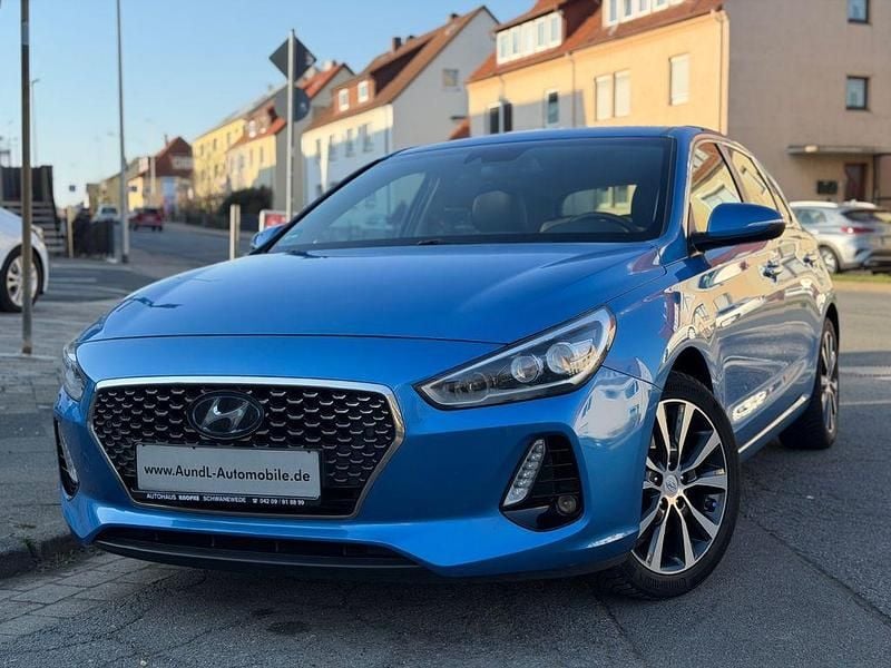 Gebraucht Hyundai i30 Style 120 PS (88 kW) 2017 Blau Limousine