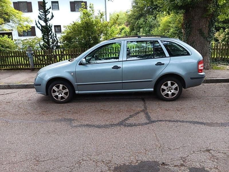 Blau Gebraucht 2006 Skoda Fabia Classic Kombi | 1.000 € (Fairer Preis) - Bild 1/4