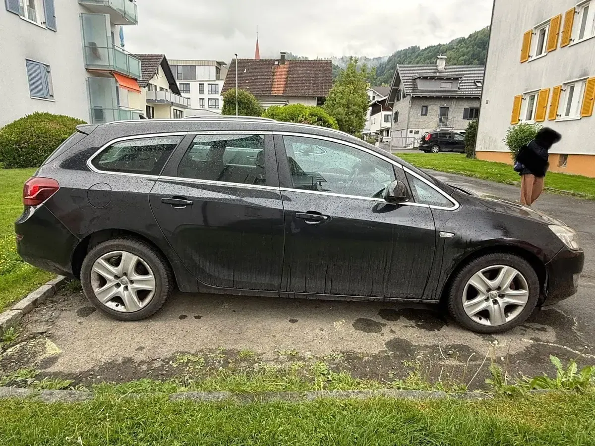 Gebraucht Opel Astra Innovation 165 PS (121 kW) 2011 Schwarz Kombi