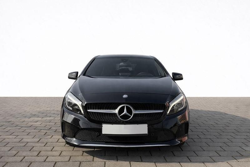 Gebraucht Mercedes A180 122 PS (89 kW) 2016 Schwarz Limousine