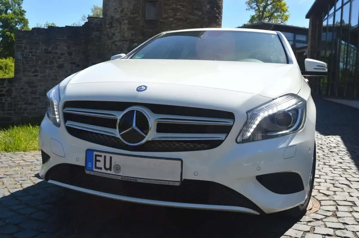 Gebraucht Mercedes A180 Edition 122 PS (89 kW) 2014 Weiß Limousine