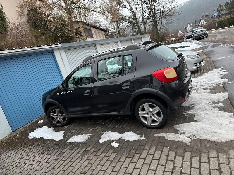 Gebraucht Dacia Sandero Stepway 90 PS (66 kW) 2014 Schwarz Kleinwagen