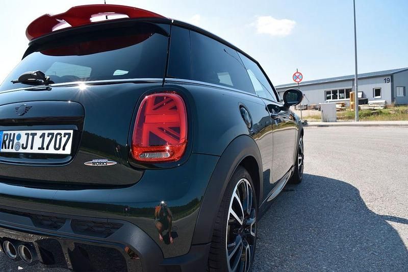 Grün Gebraucht 2021 Mini John Cooper Works Kleinwagen | 29.200 € (Guter Preis) - Bild 1/4