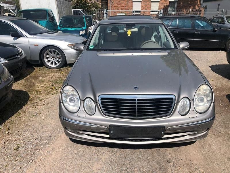 Usata Mercedes E320 204 CV (150 kW) 2005 Beige Berlina
