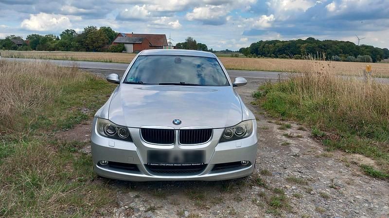 Grau Gebraucht 2007 BMW 318 Limousine | 7.390 € (Teuer) - Bild 1/4