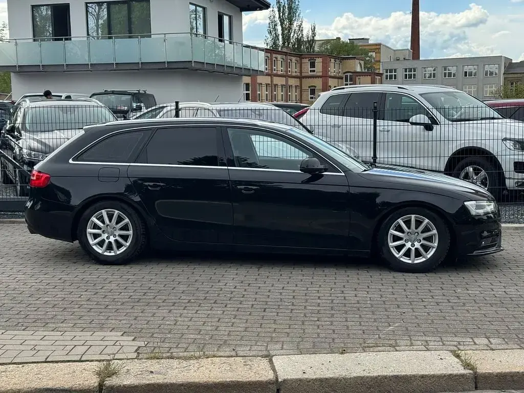 Używany Audi A4 Attraction 170 KM (125 kW) 2015 Czarny Kombi